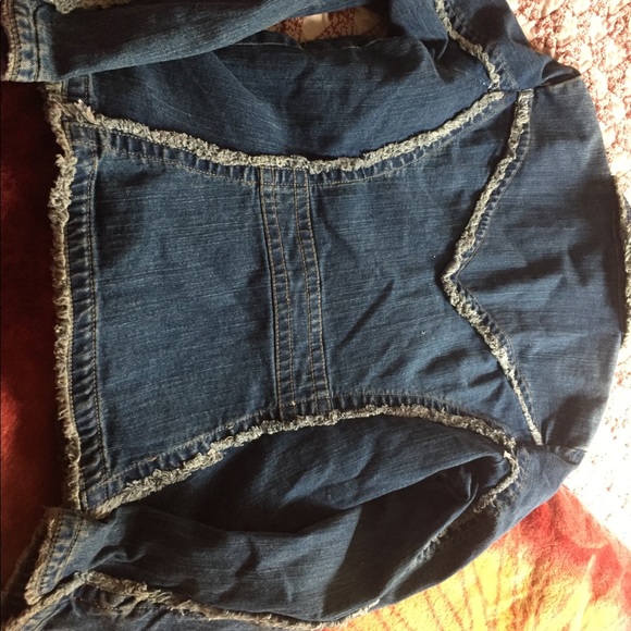 Size small sweet embroidered jean jacket - Picture 6 of 6